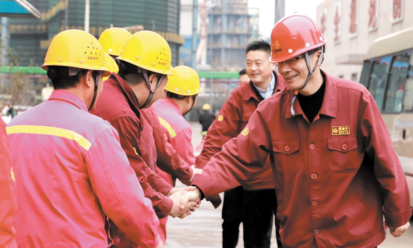 公司總經(jīng)理蔣建平率隊(duì)慰問(wèn)一線職工